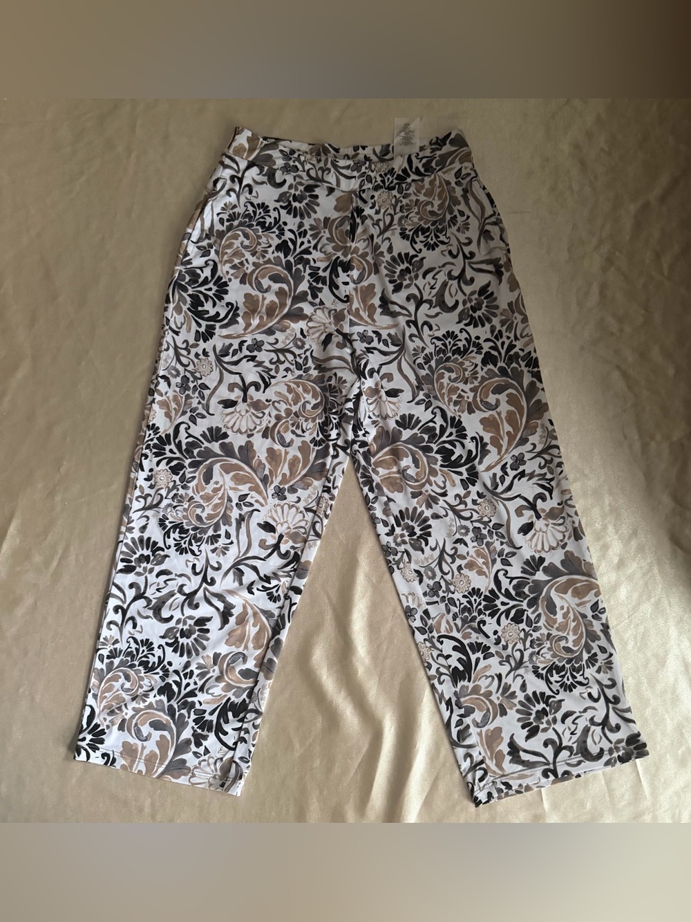 Susan Graver Regular Printed Liquid Knit Capri Pants XS a487776